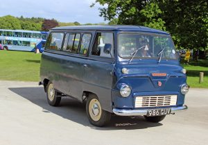 Ford 400E Minibus – 986 GUV (Copyright ERF Mania)