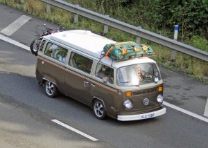 Volkswagen T2 Camper Van – XLG 758 R (Copyright ERF Mania)