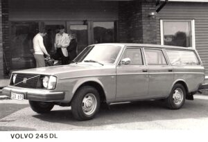 Volvo 245 DL Estate Press Photo – EZX 615 (Swed)