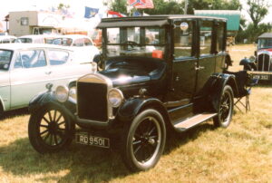 Ford Model T Saloon – RD 9501